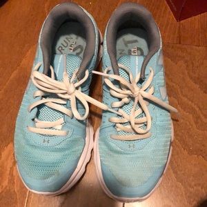 Women’s under armour micro g so 7